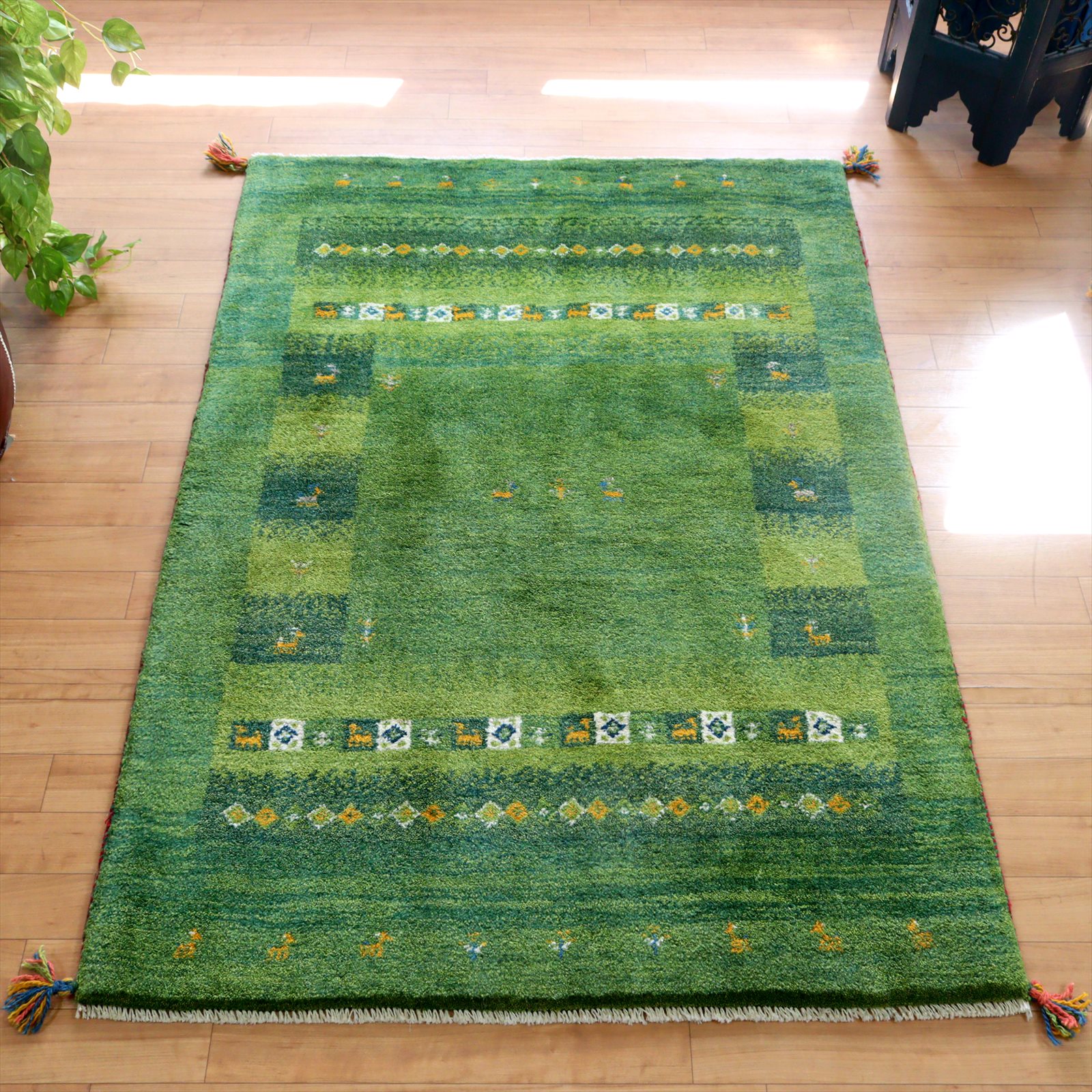 ギャッベ カシュカイ族の手織りラグ141×100cm グリーン 動物と幾何学模様