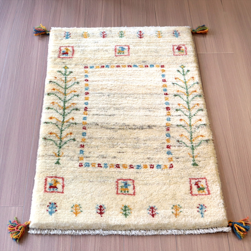 カシュカイ族の手織りラグ ギャッベ 93×58cm 玄関マットサイズ アイボリー