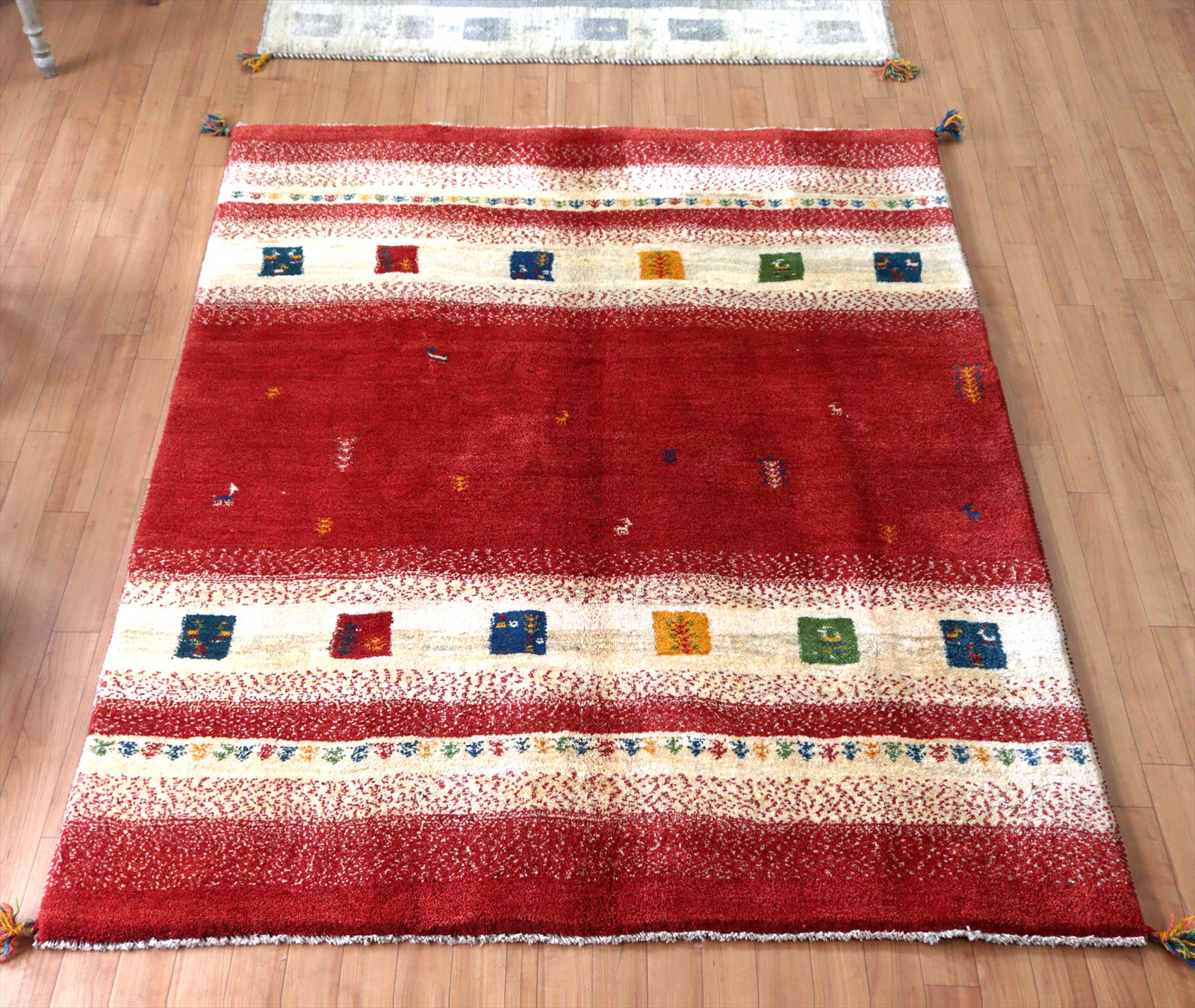 ギャッベ カシュカイ族の手織りラグ189×154cm レッド&アイボリー