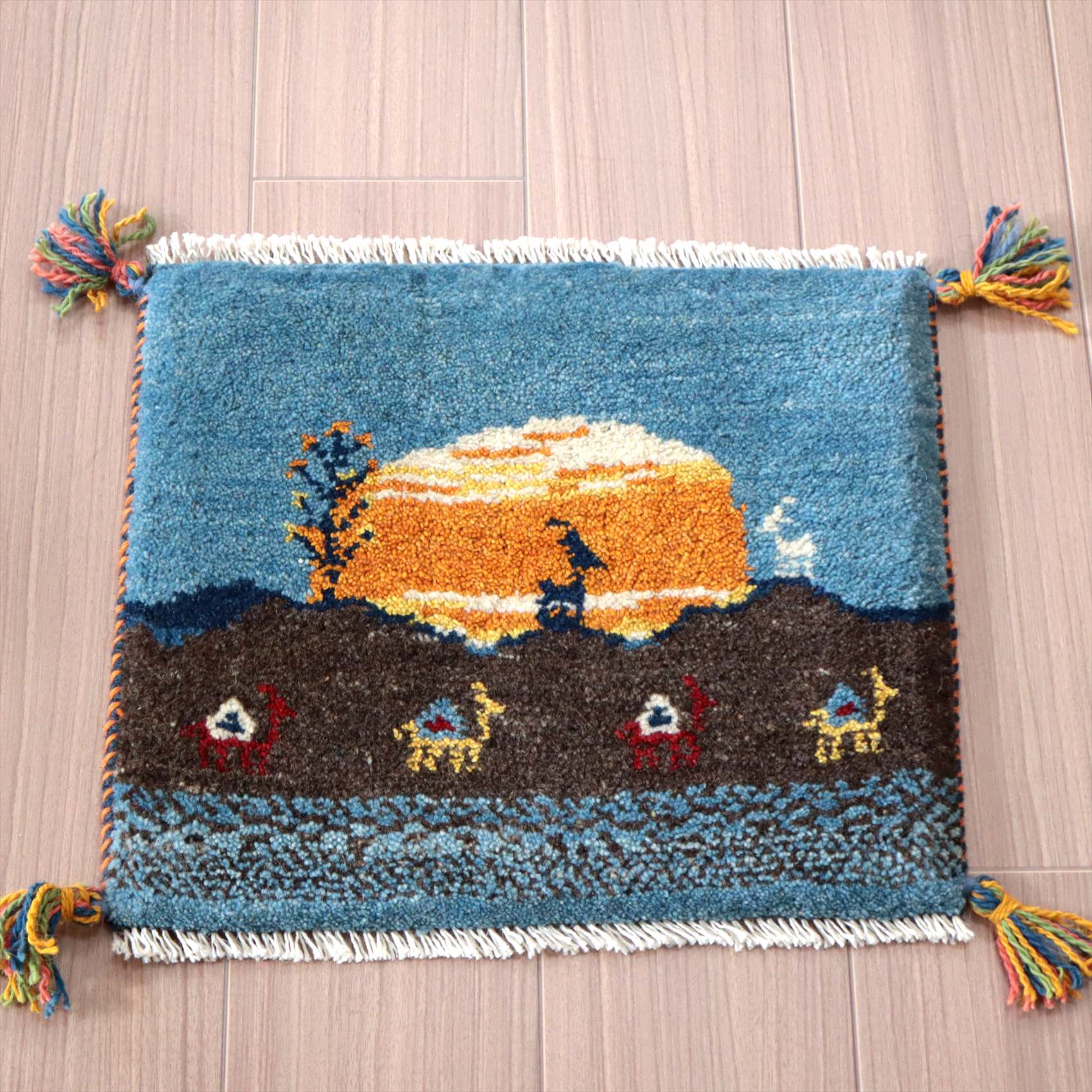 遊牧民の手織りギャッベ　37×43cm イラン産　ブルー　夕陽