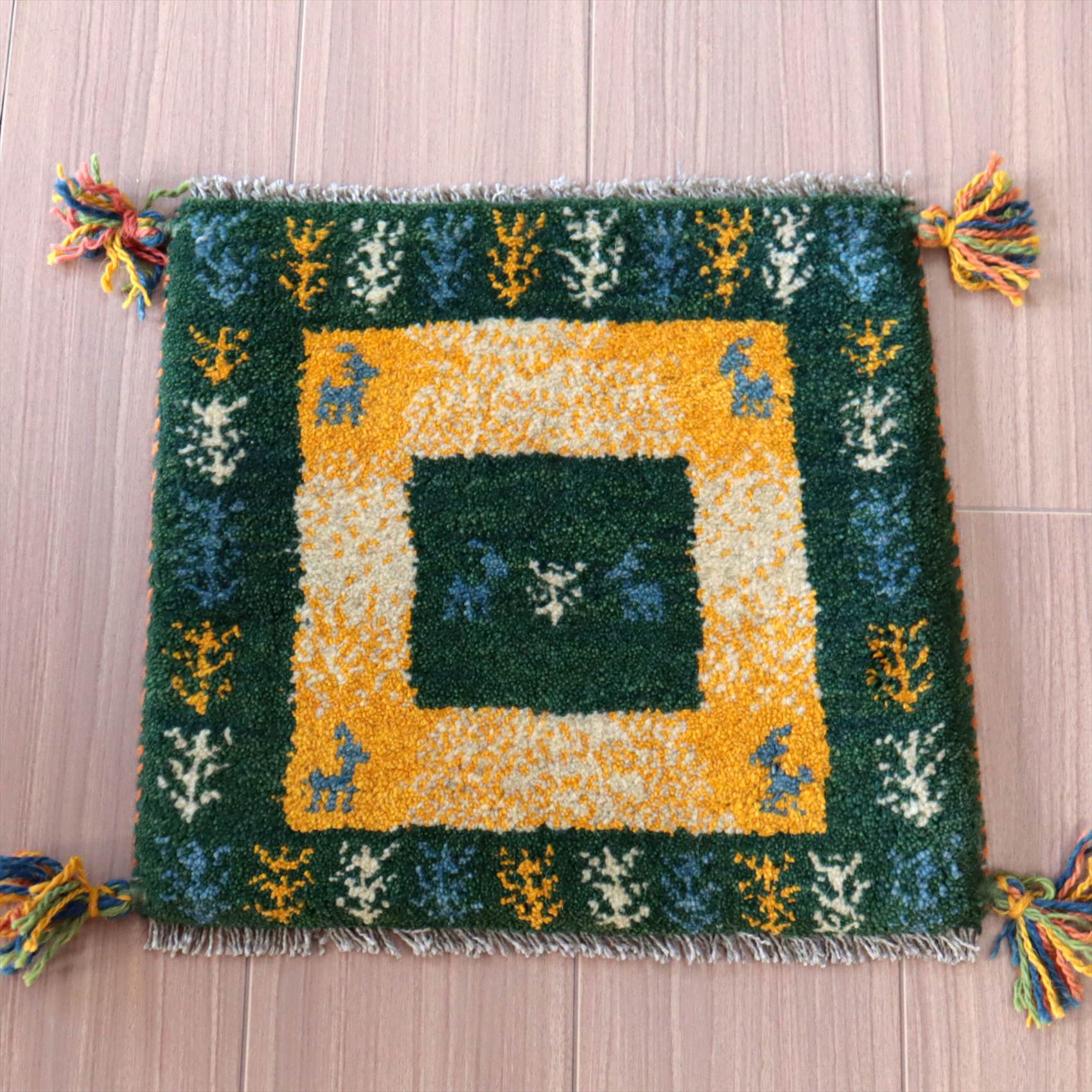遊牧民の手織りギャッベ　37×40cm イラン産　イエロー　グリーン