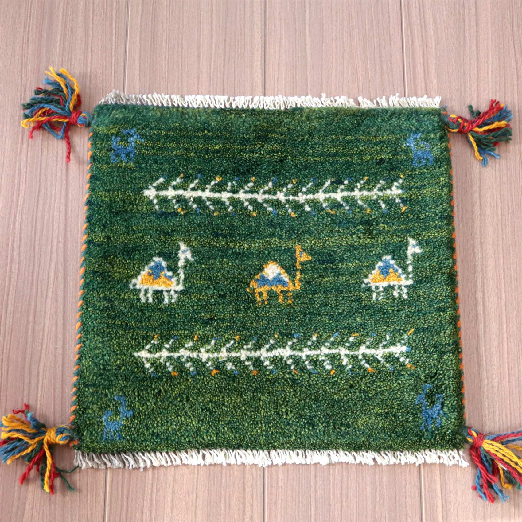 遊牧民の手織りギャッベ　36×38cm イラン産　　グリーン