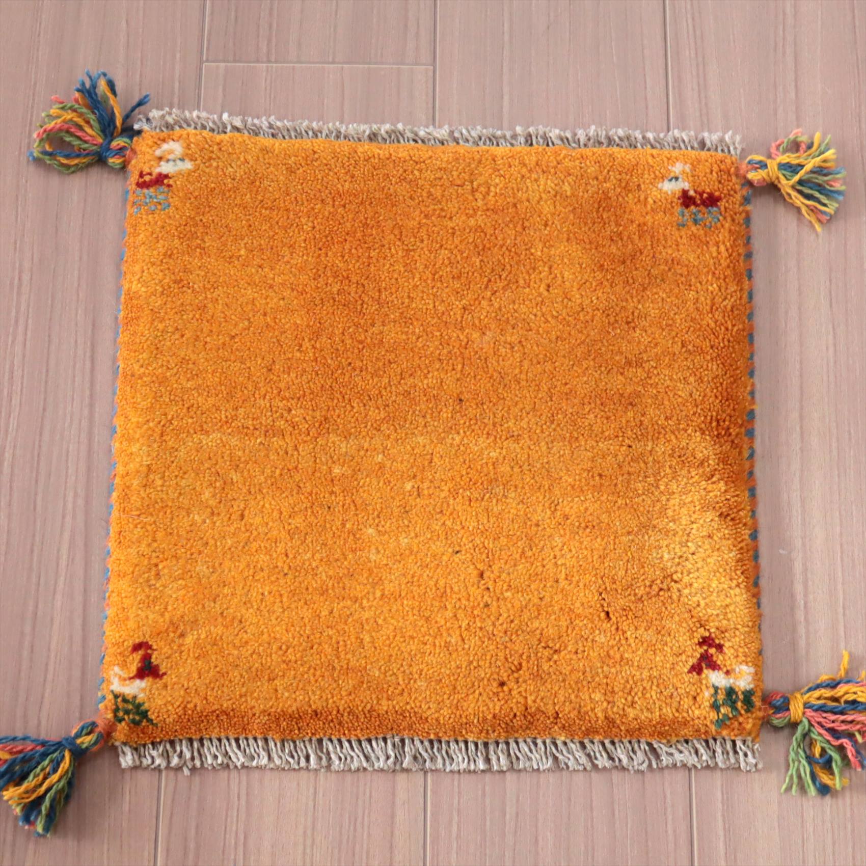 遊牧民の手織りギャッベ　38×38cm イラン産　　イエローオレンジ