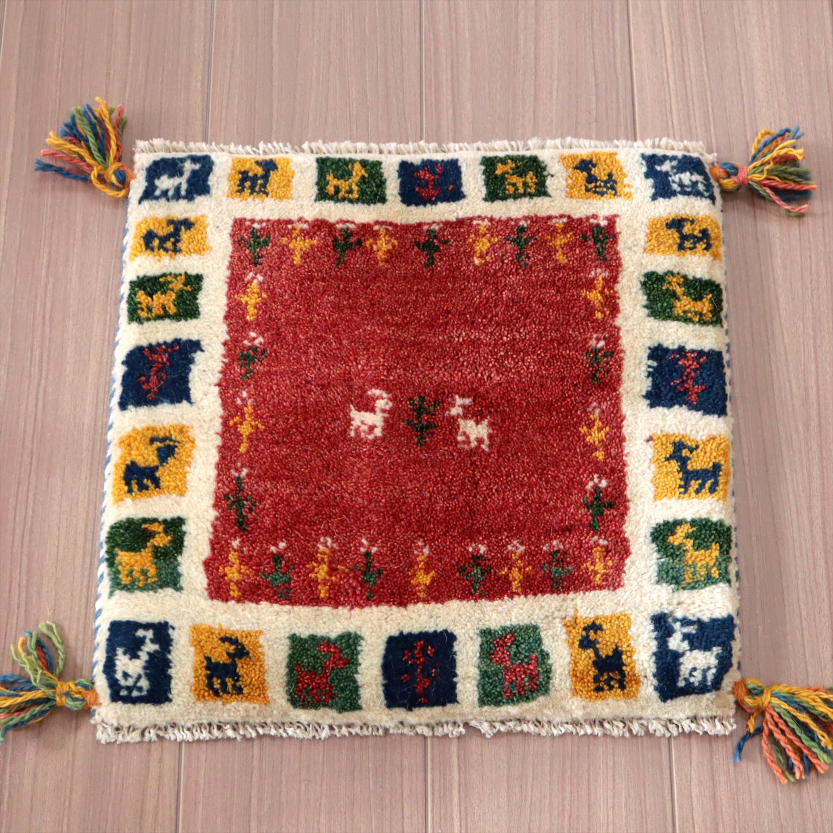 遊牧民の手織りギャッベ　40×41cm イラン産　レッド　カラフルタイル