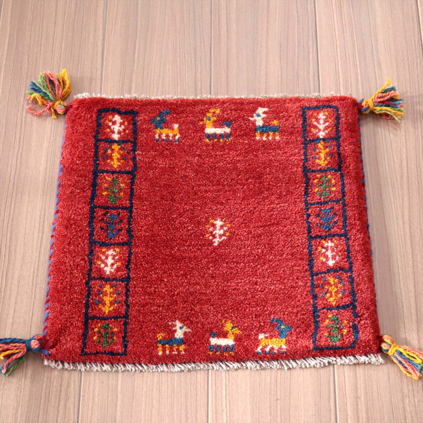 遊牧民の手織りギャッベ　37×41cm イラン産　レッド