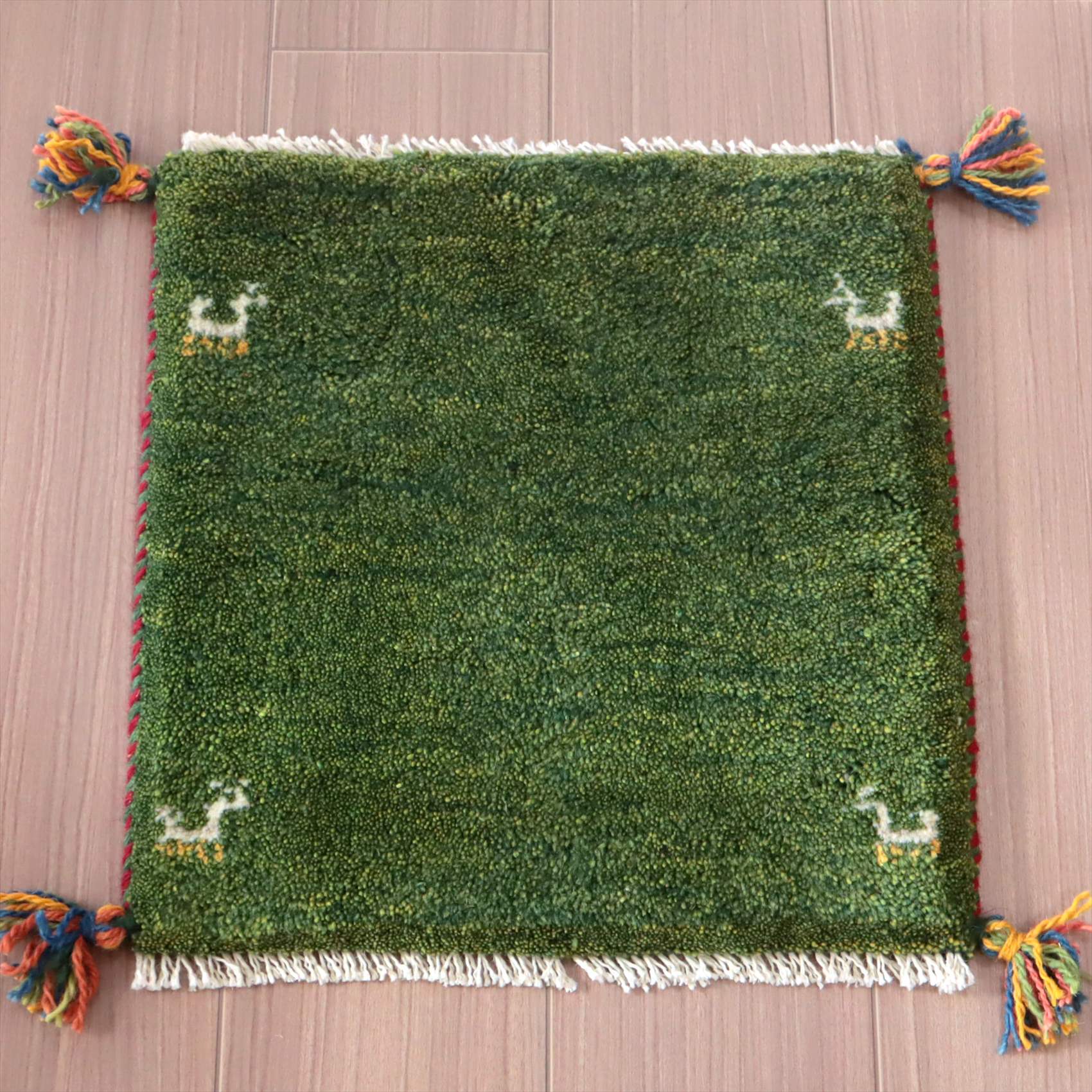 遊牧民の手織りギャッベ　43×41cm イラン産　　グリーン