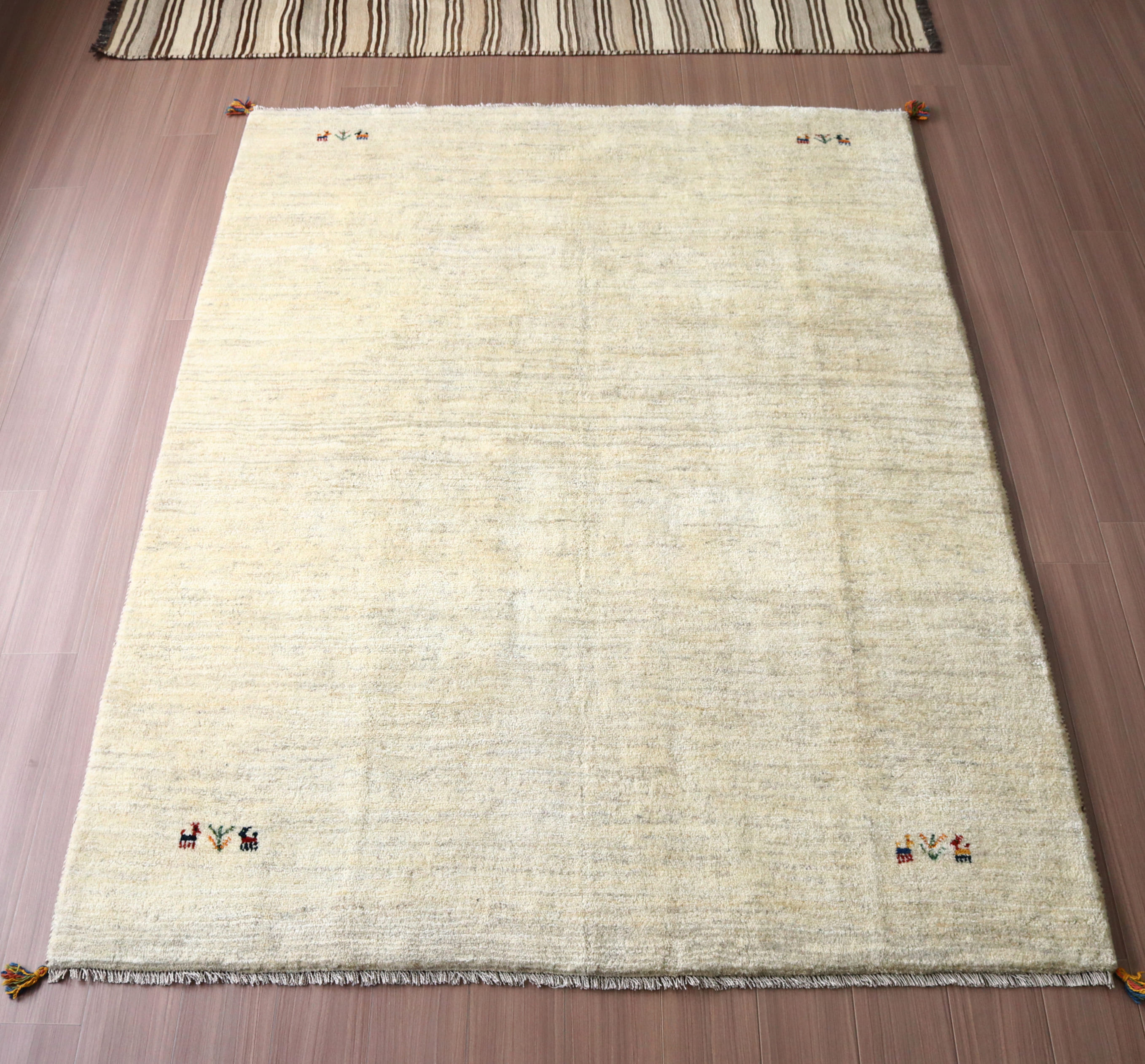 ギャッベ Gabbeh イラン産 手織りラグ227×174cmナチュラルアイボリー 毛足の長いふかふかな織り