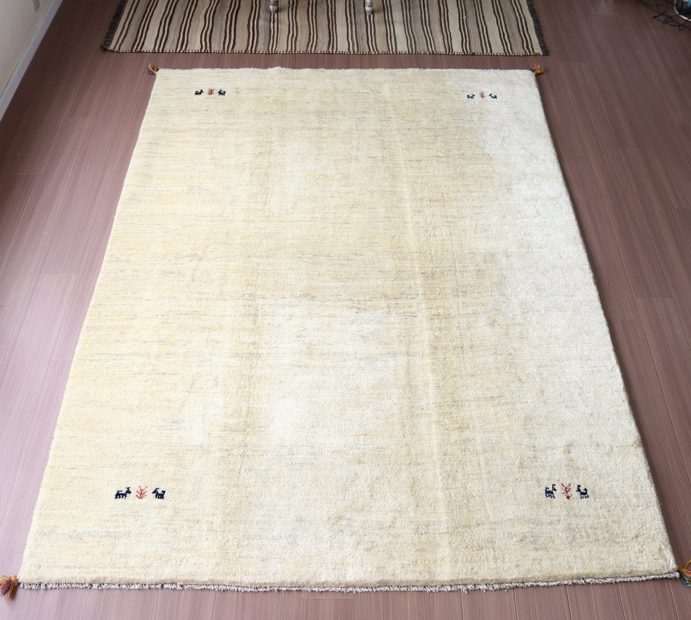 ギャッベ Gabbeh イラン産 手織りラグ254×190cmナチュラルアイボリー 毛足の長いふかふかな織り