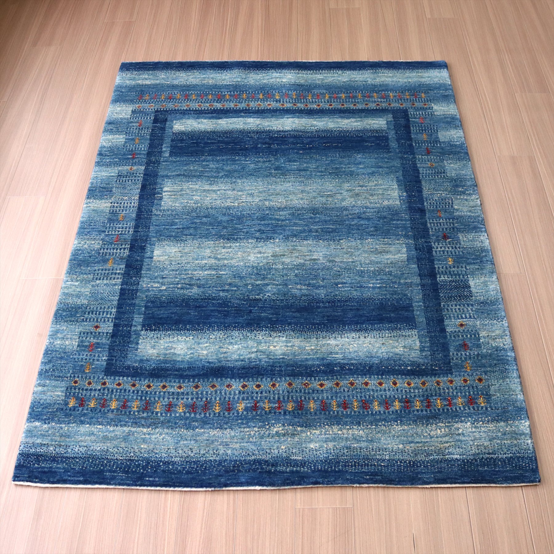 細かな織りのギャッベ ブルーグラデーション198×141cm カシュカイ族の手織りラグ