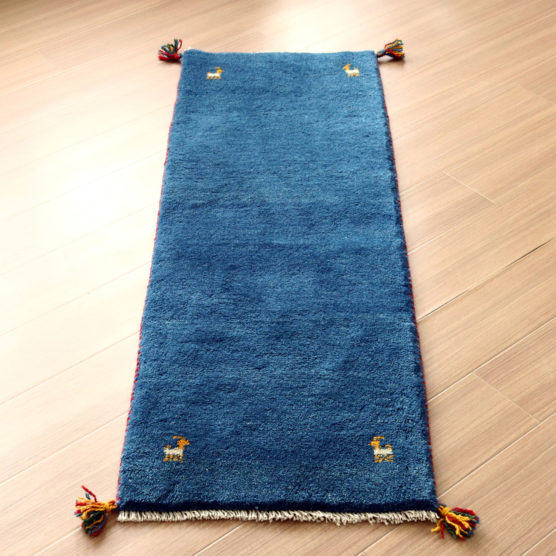 ギャベ　イラン産手織りラグ140×53cm 明るいブルー　細長いランナーサイズ