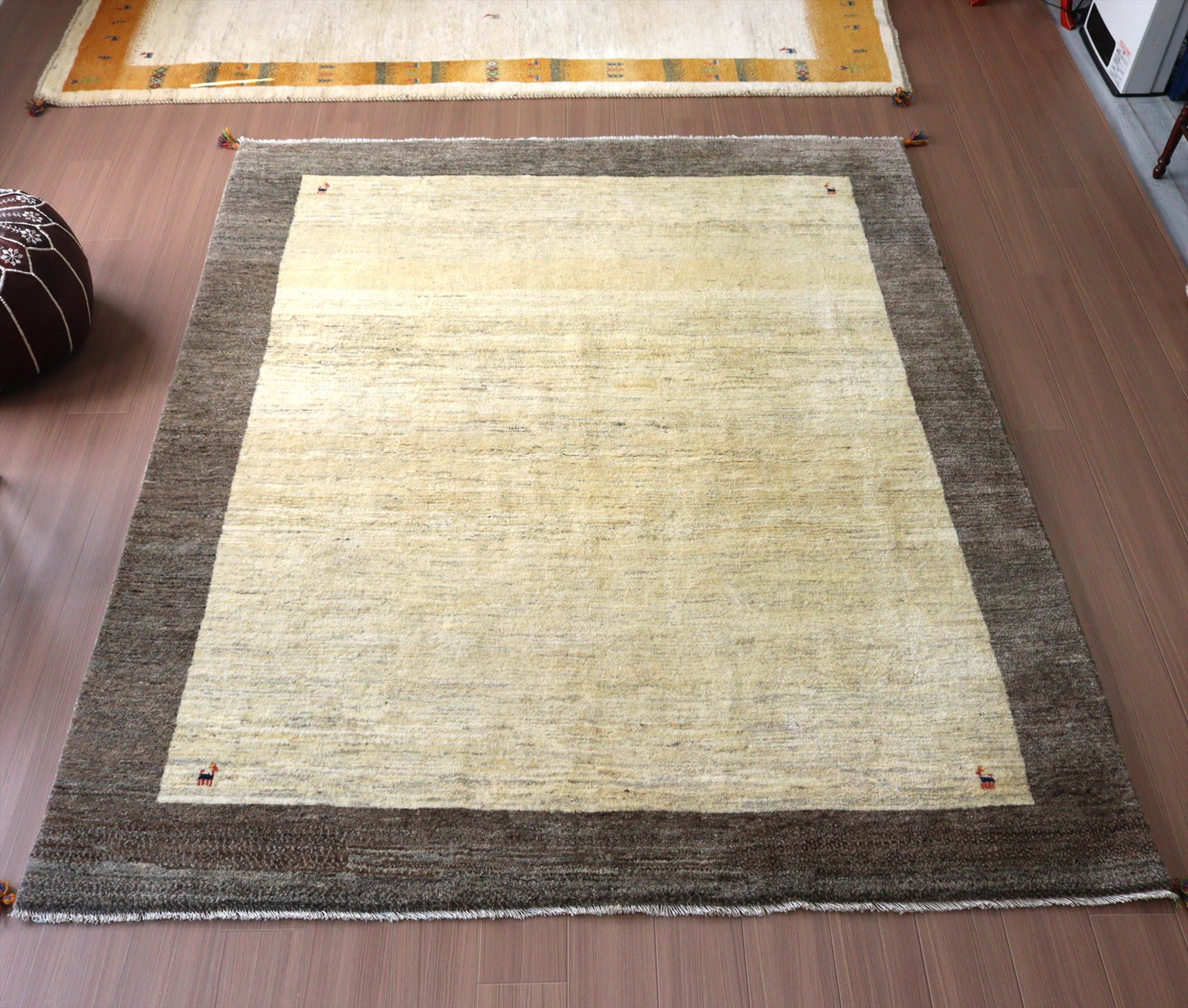 ギャッベ カシュカイ族の手織りラグ245×205cm アイボリー＆グレー