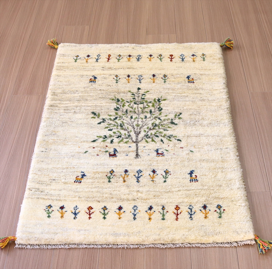 ギャベ ギャッベ イラン産手織り123×82cm ナチュラルアイボリー　オリーブの実をつけた木