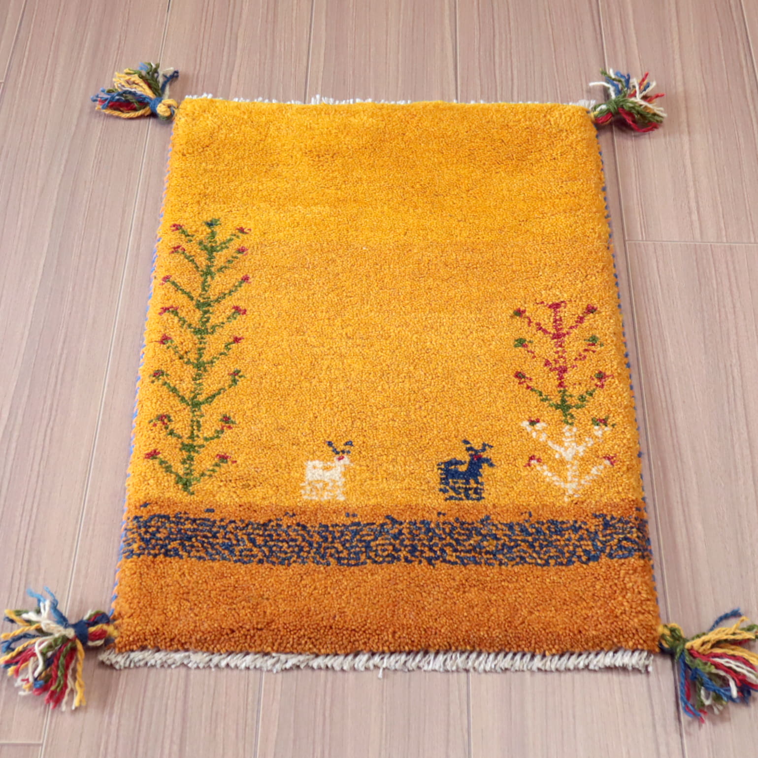 イラン産手織りギャッベ　ギャベ　ミニサイズ59×41cm イエローオレンジ　動物のいる風景