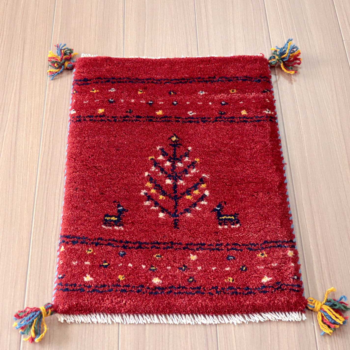 イラン産　手織りギャベ ギャッベ54×45cm 生命の樹と動物のモチーフ
