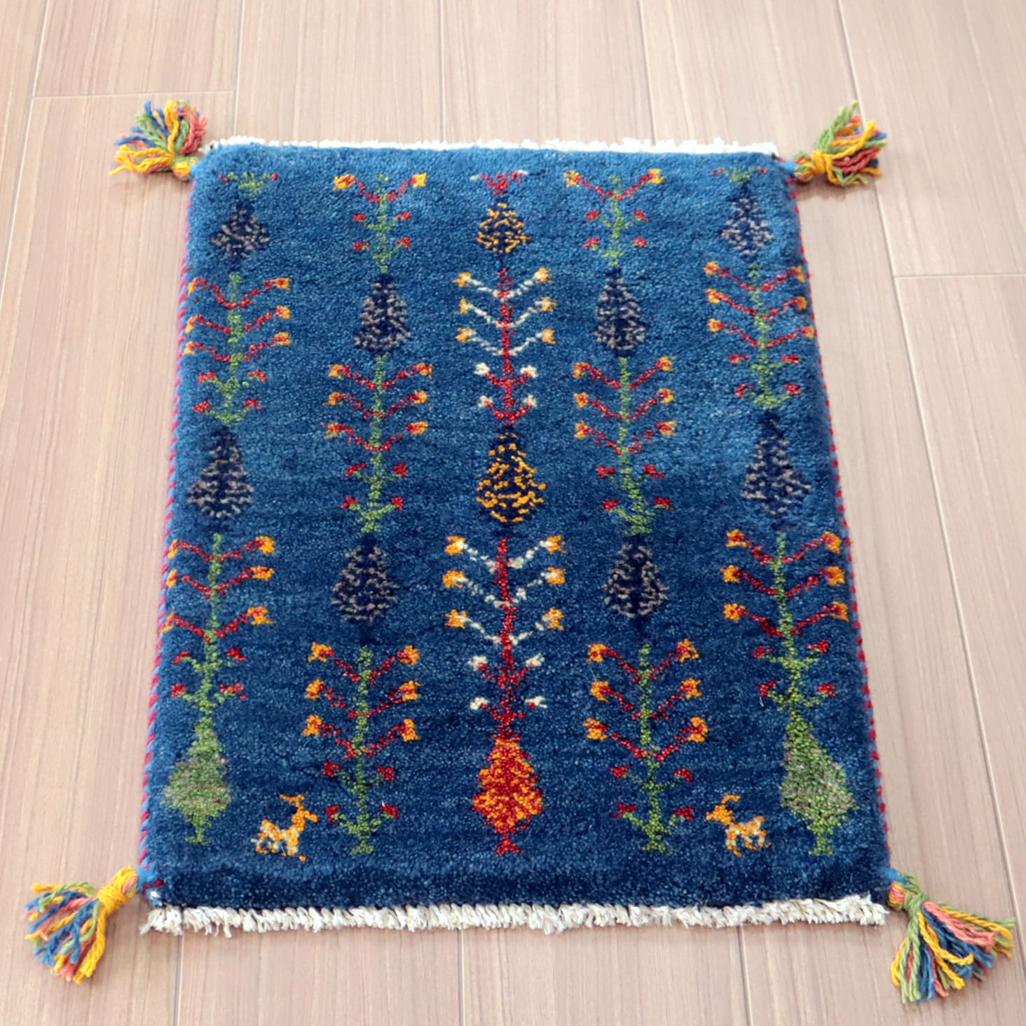 ギャッベ　手織り　イランの遊牧民57×40cm ブルー　森のような風景