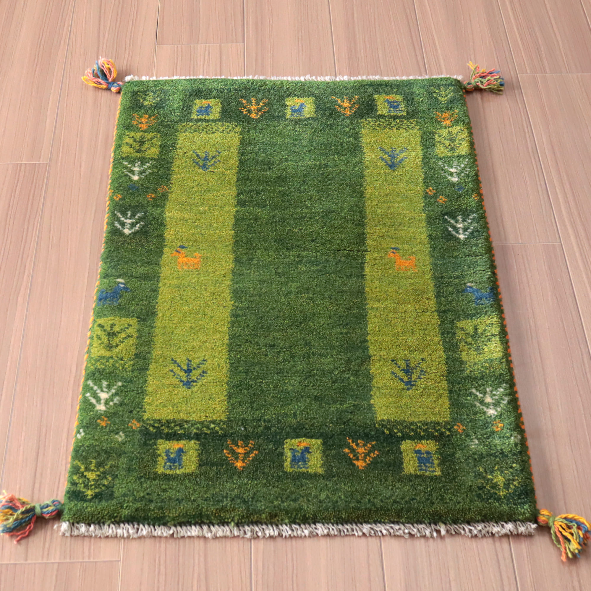 ギャッベ カシュカイ族の手織りラグ85×57cm イラン産　グリーン