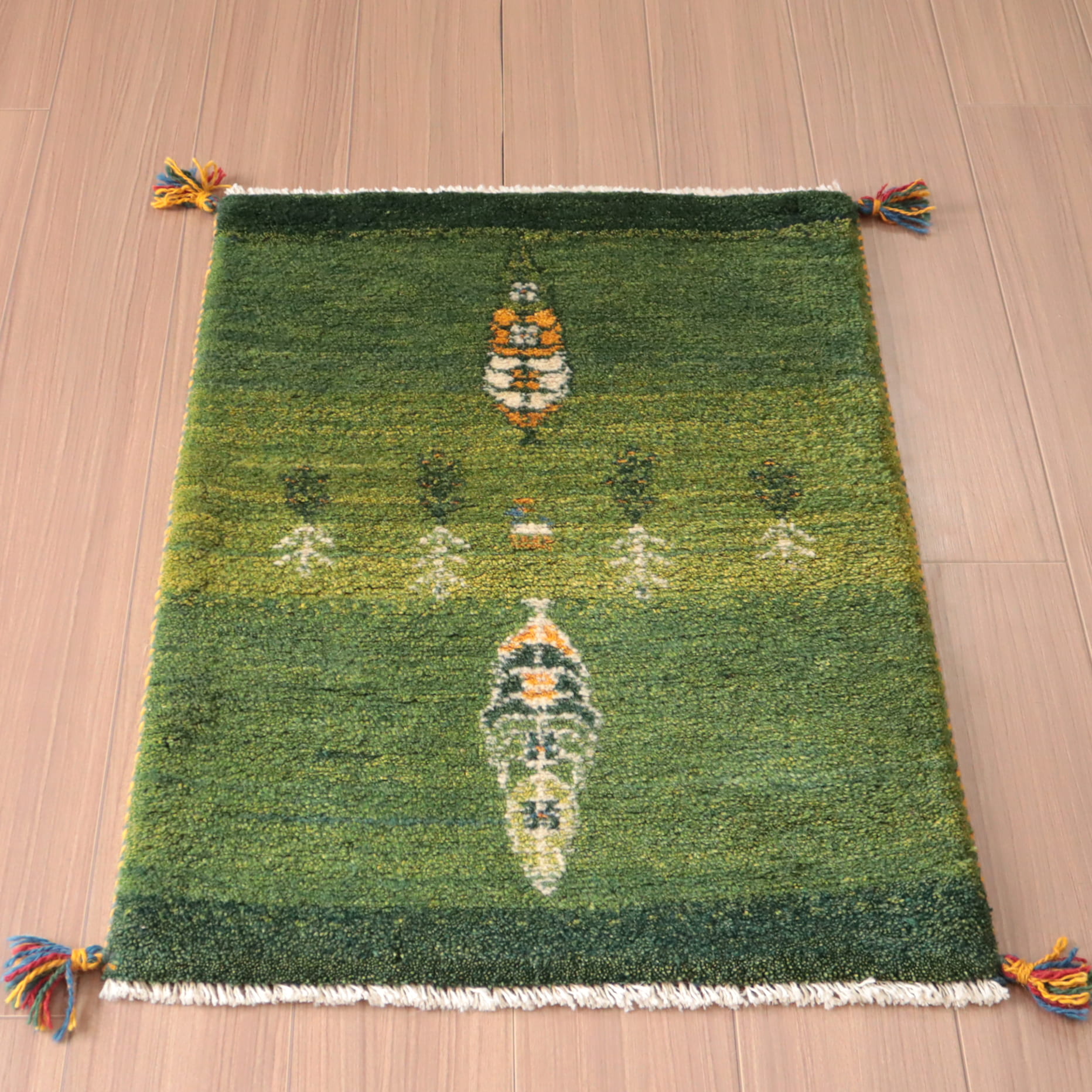 ギャッベ カシュカイ族の手織りラグ85×62cm イラン産　グリーン　イトスギ