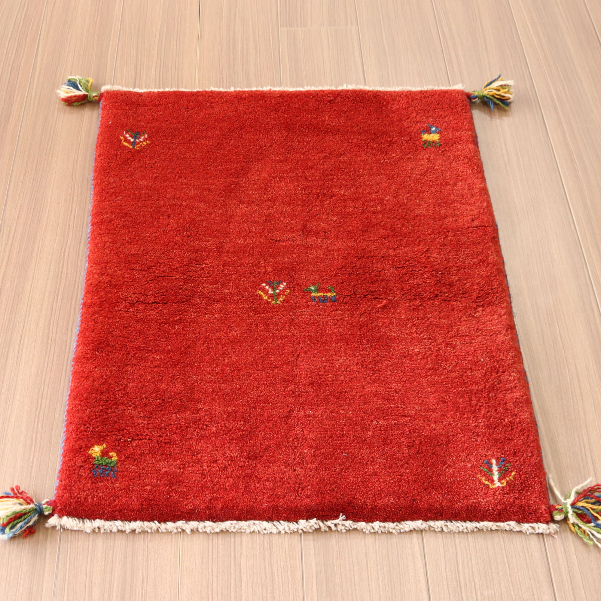 ギャベ　イラン製手織りラグ　玄関マット88×62cm 明るいレッド　無地