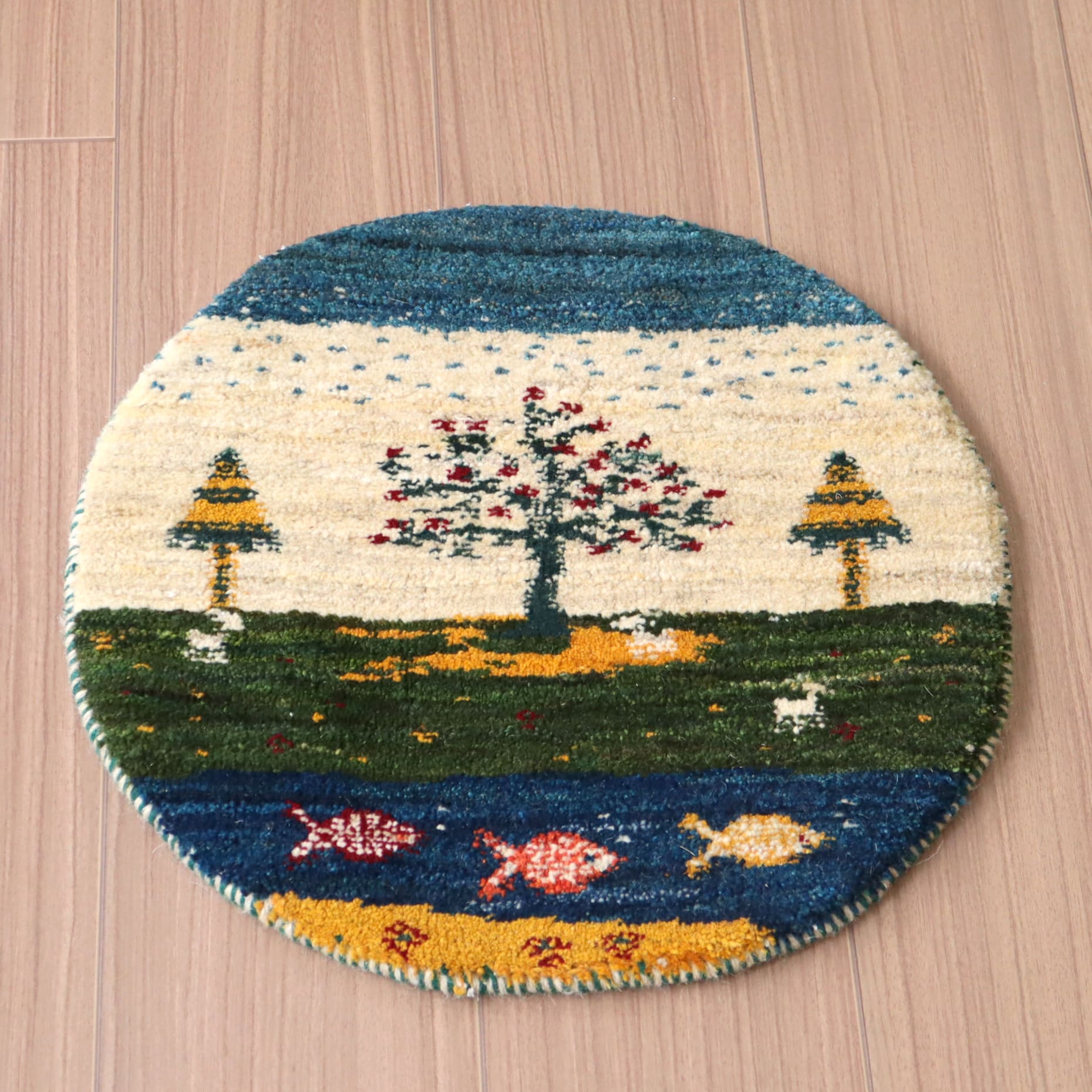 ギャッベ 円形　イラン産手織りギャベ φ39cm ザクロの樹の風景