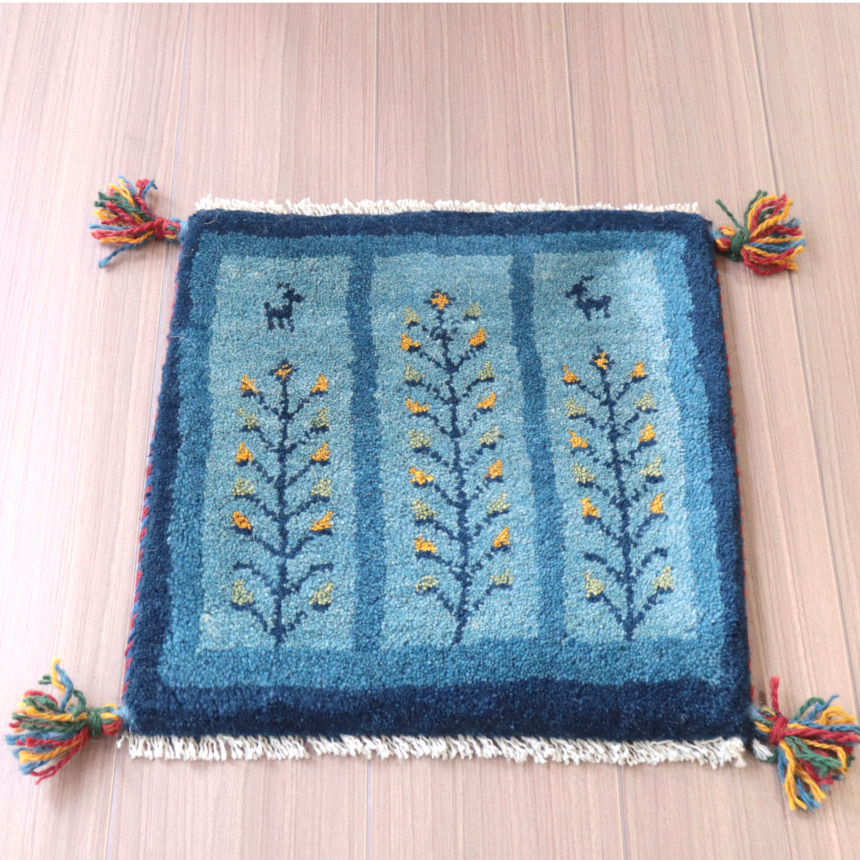 ギャッベ イラン産手織りラグ41×39cm 座布団サイズ　ブルー　背の高い草花
