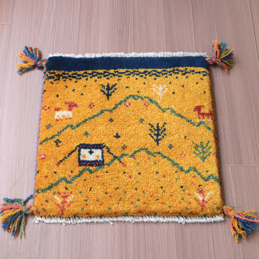 ギャッベ イラン産手織りラグ40×39cm 座布団サイズ　カシュカイ族のテント
