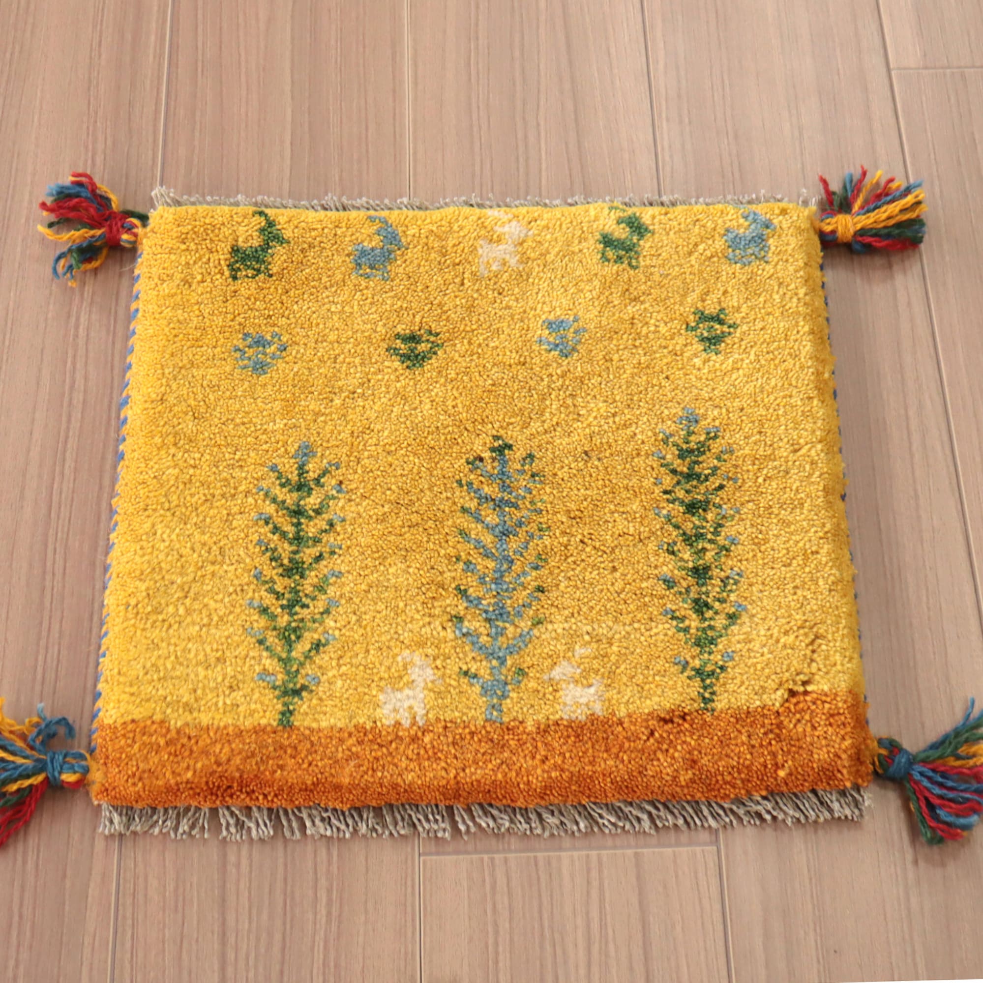 ギャッベ 遊牧民の手織りラグ37×40cm イエロー　生命の木と動物モチーフ
