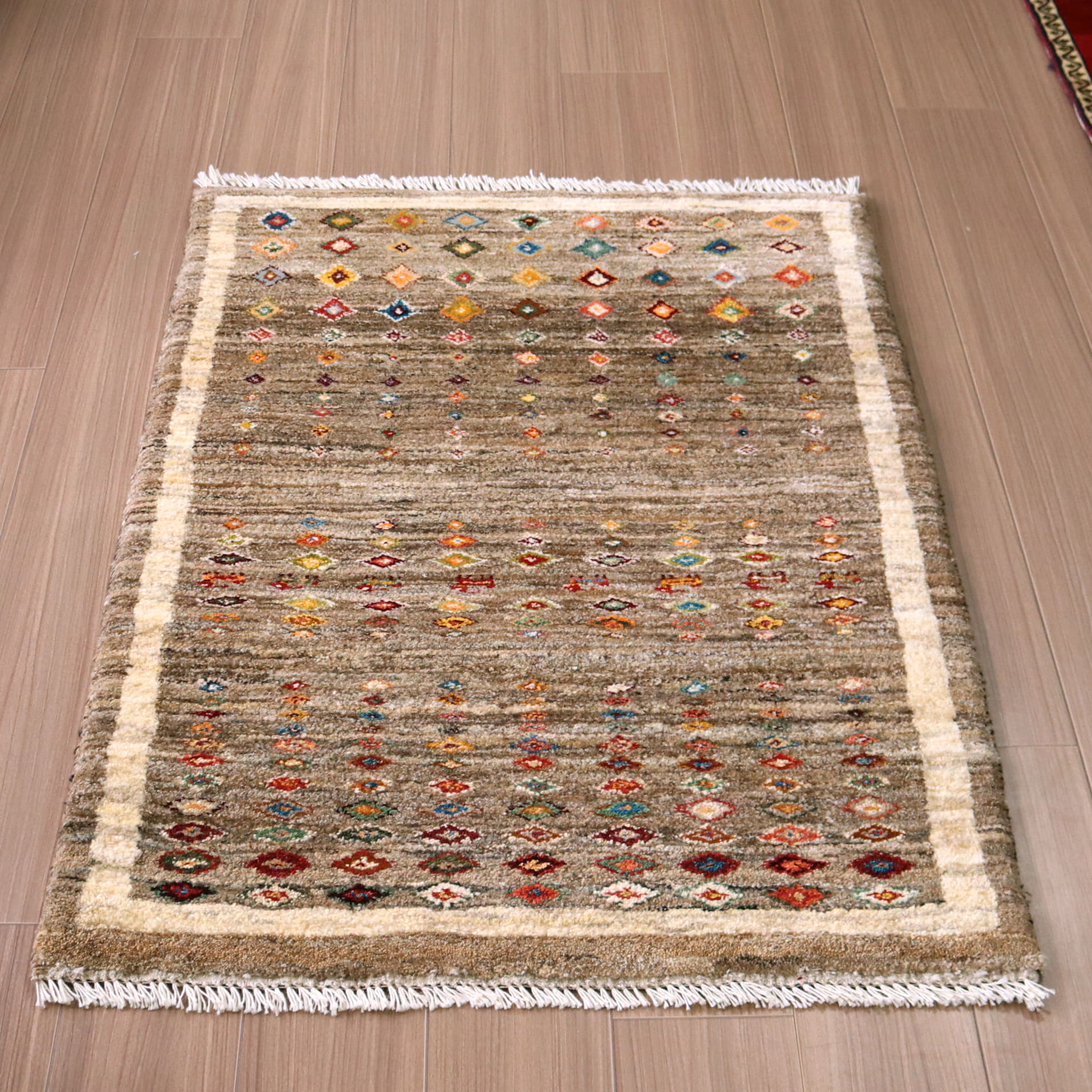 手織りギャッベ イラン カシュカイ族124×86cm ベージュグレー カラフルなイーブルアイ