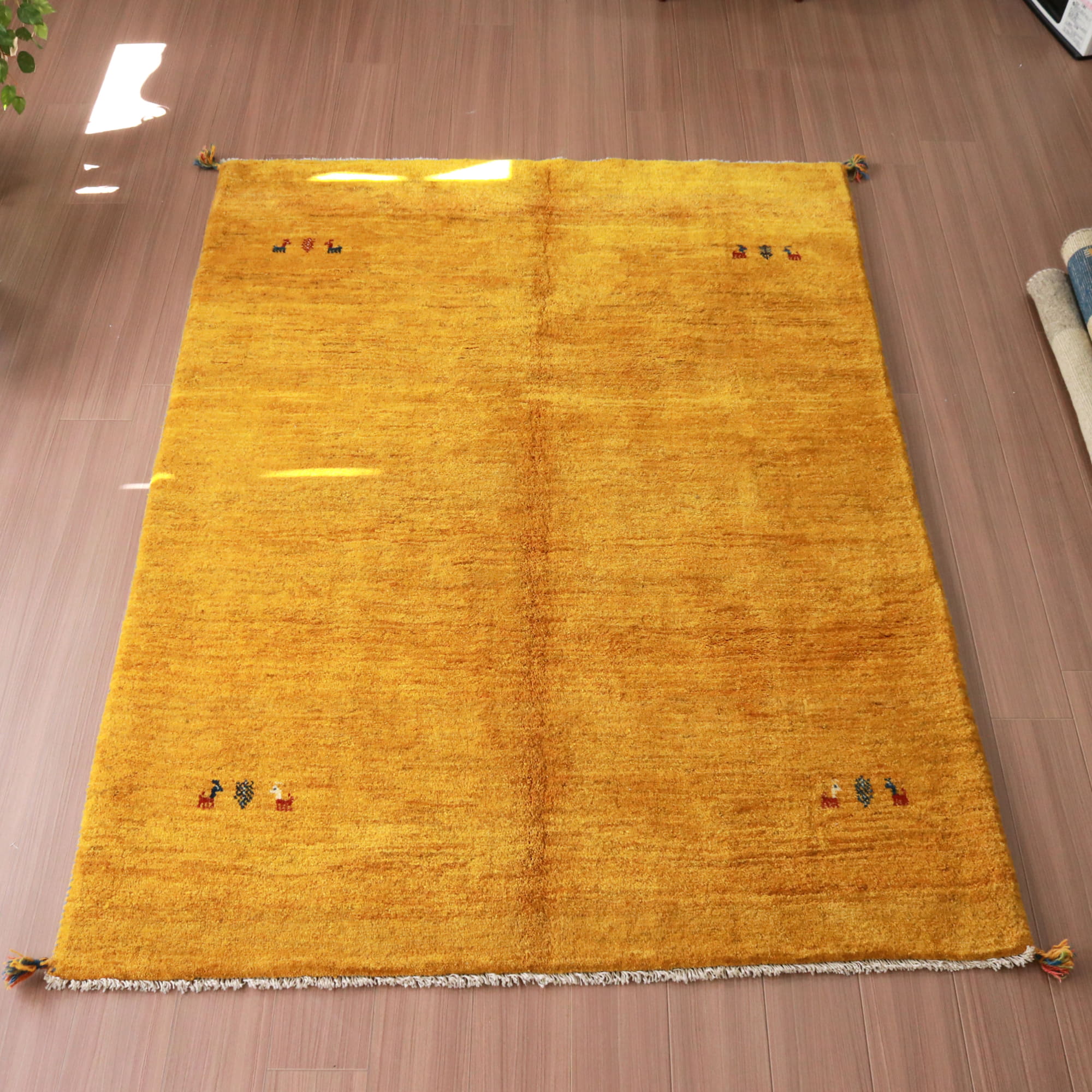 ギャッベ 手織りラグ イラン産絨毯203×156cm オレンジ　イエロー　ワンポイント　無地