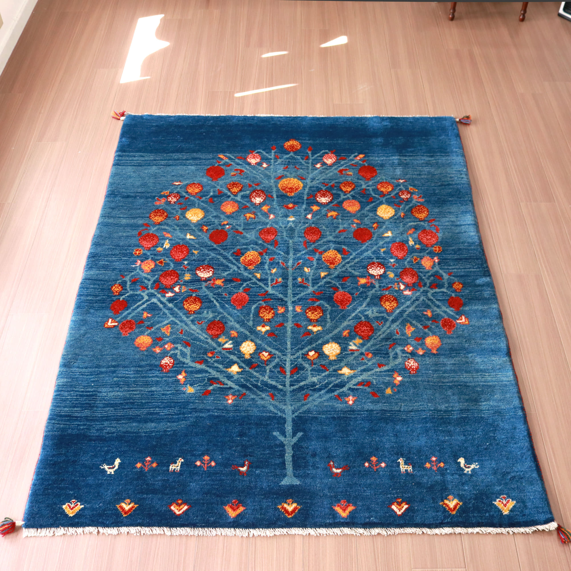 ギャッベ 手織りラグ イラン産絨毯197×155cm ブルーグラデーション　ザクロの木