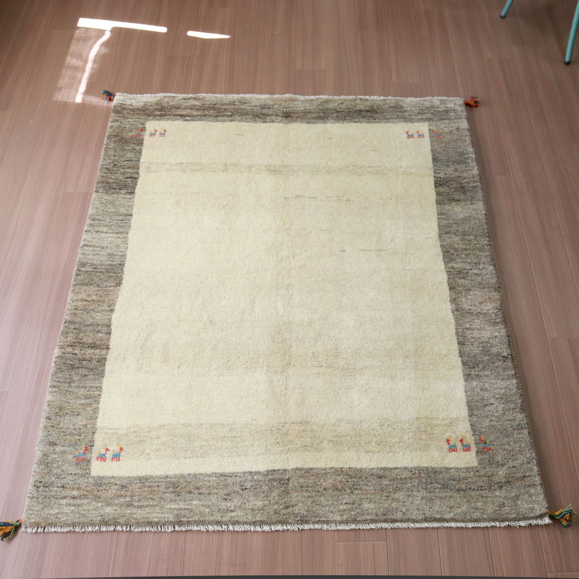 ギャッベ 手織りラグ イラン産絨毯195×160cm 羊毛のアイボリー　グレー　シンプル