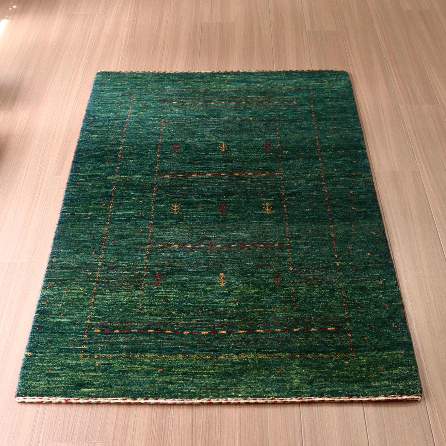 ギャッベ　 最上級の細かな織り　ロリアタシュ144×98cm 深みのあるグリーングラデーション