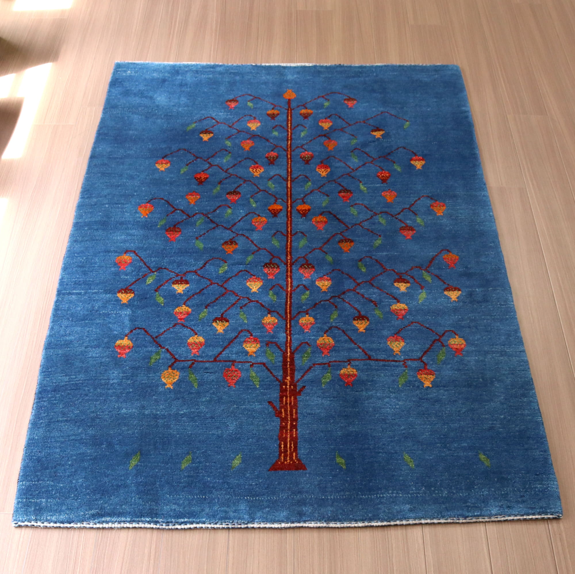 ギャッベ バナフシェ 細かな織り 189×130cm ブルー　ザクロの実をつけた生命の木