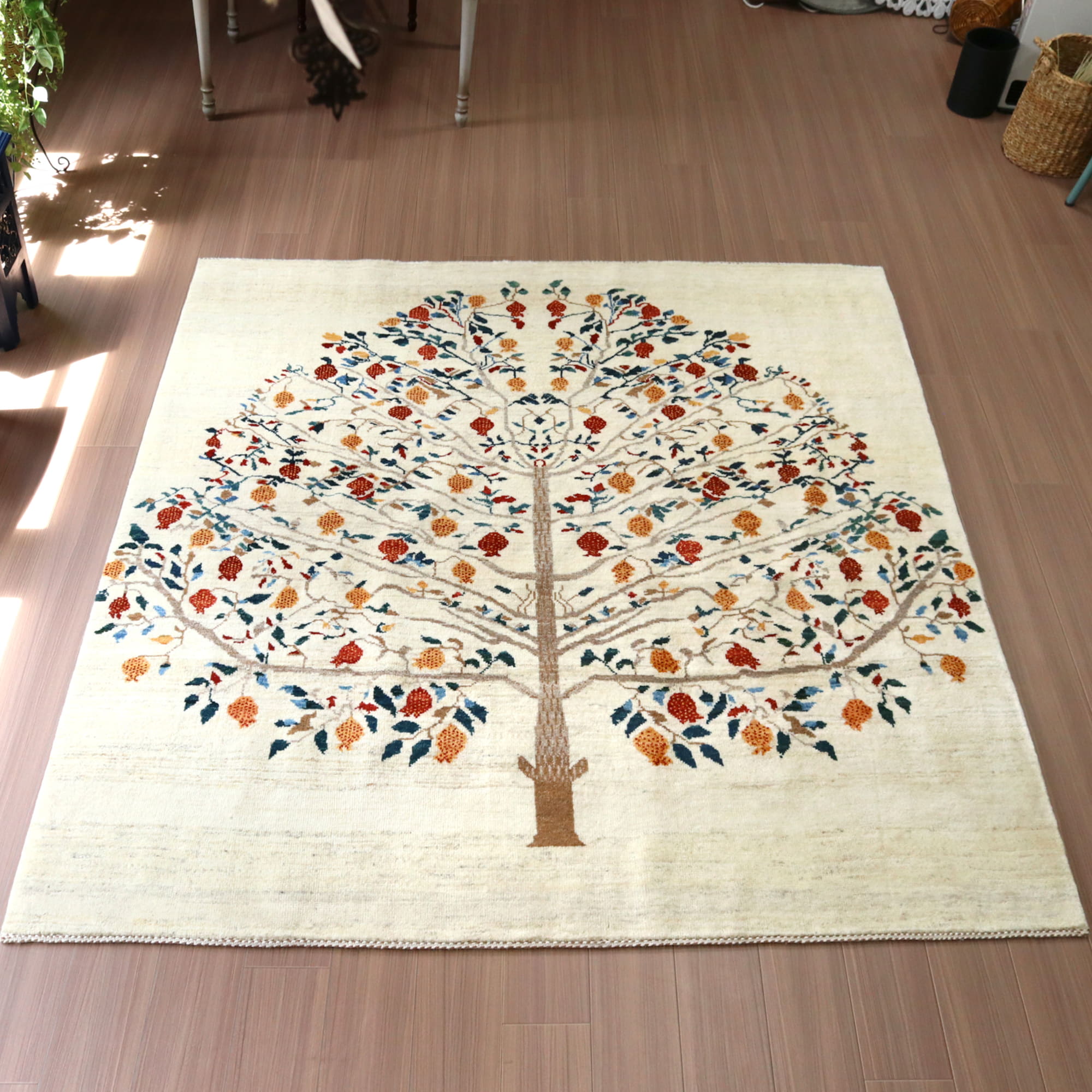 ギャッベ バナフシェ 細かな織り198×193cm アイボリー　正方形ラグ　ザクロの樹