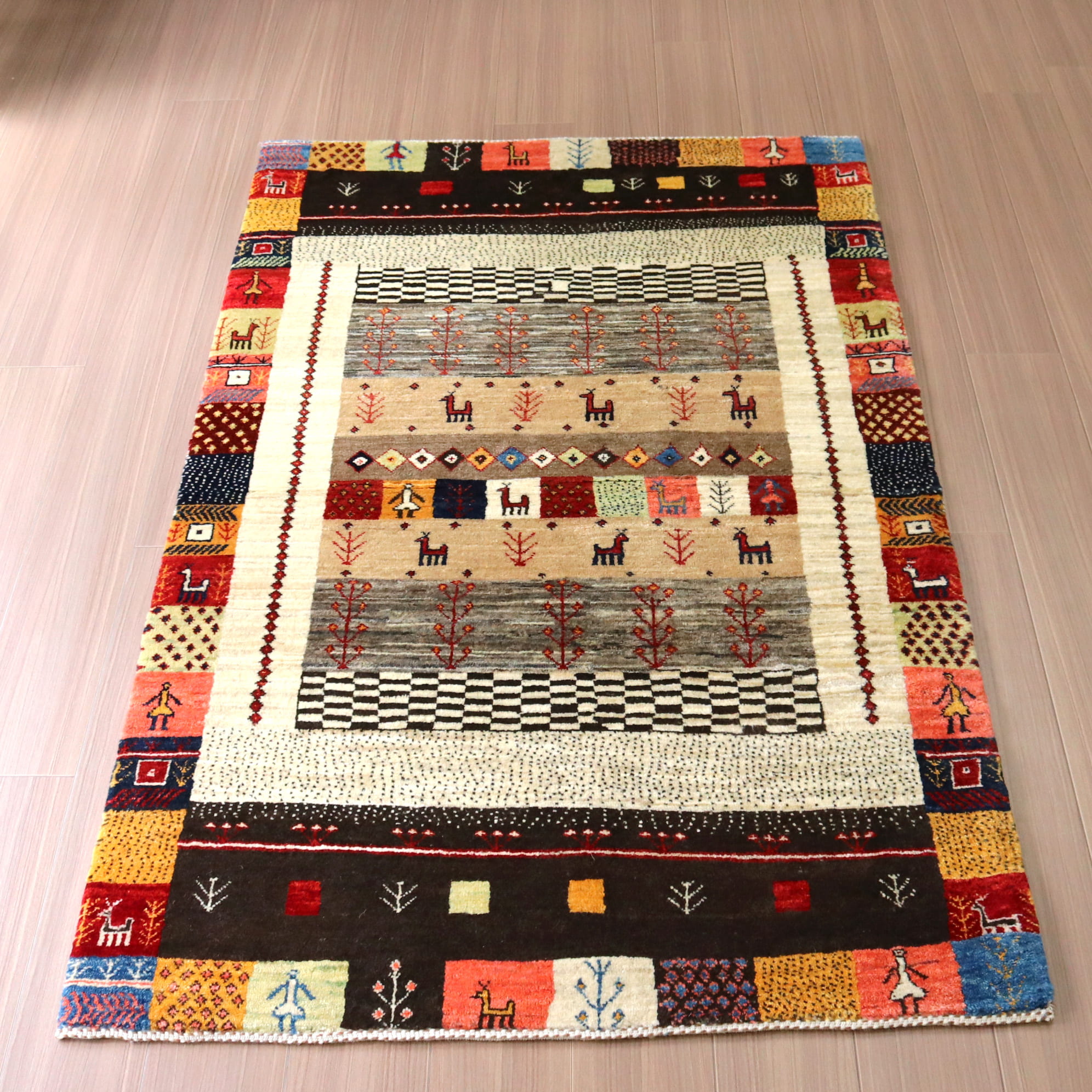 ギャッベ イラン産手織りラグ バナフシェ 細かな織り 183×109cm 動物モチーフ　幾何学タイル
