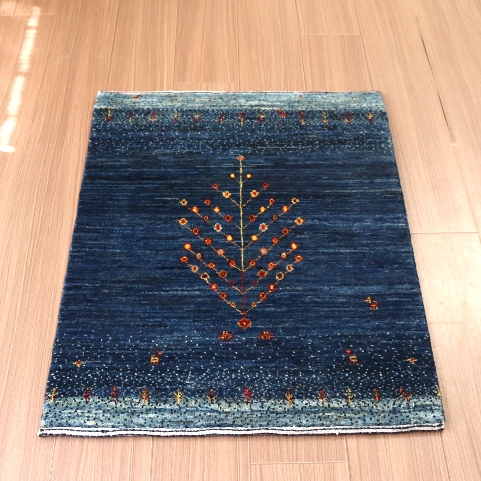 ギャッベ ノウバフト　手織りラグ Nowbaft 90×65cm 玄関マットサイズ ブルー　生命の樹
