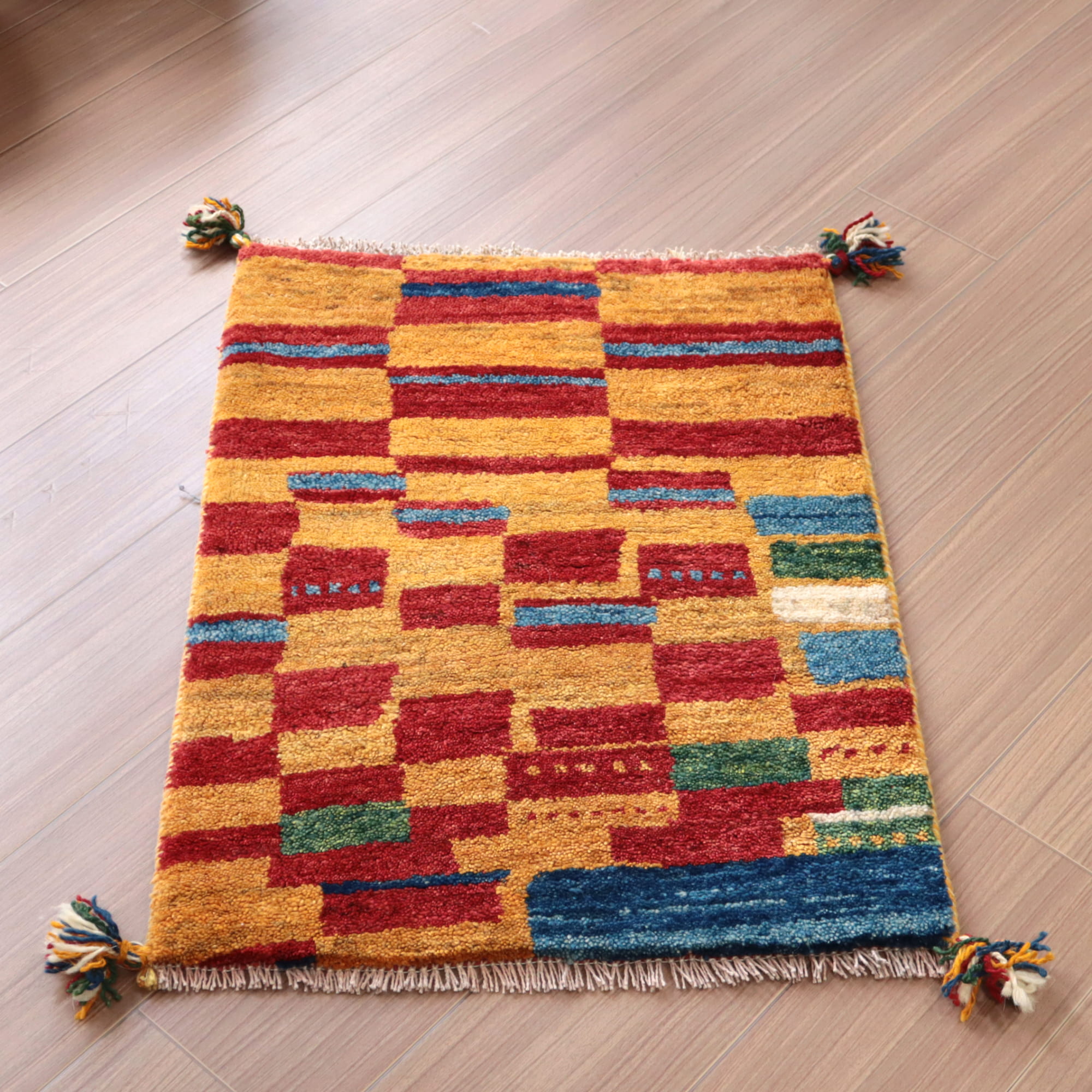 ギャッベ　カシュカイ族の手織りラグ　アマレバフ73×53cm カラフルタイル