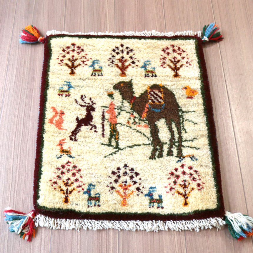 ミニギャッベ　イランの手織りラグ GABBEH59×44cm ラクダと鹿