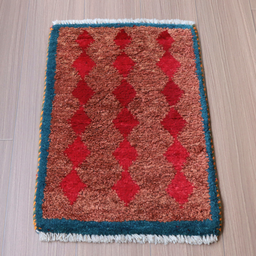 ミニギャッベ　イランの手織りラグ GABBEH57×38cm レンガ色　赤いダイヤ