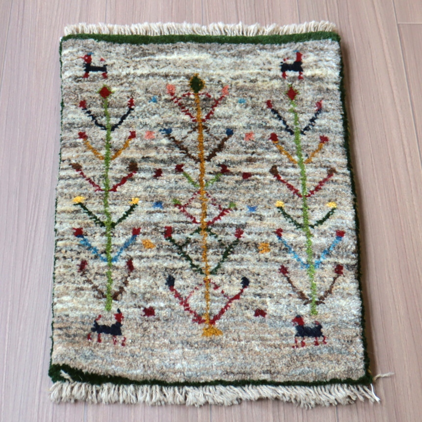 ミニギャッベ　イランの手織りラグ GABBEH57×43cm ナチュラルグレー　３本の生命の木