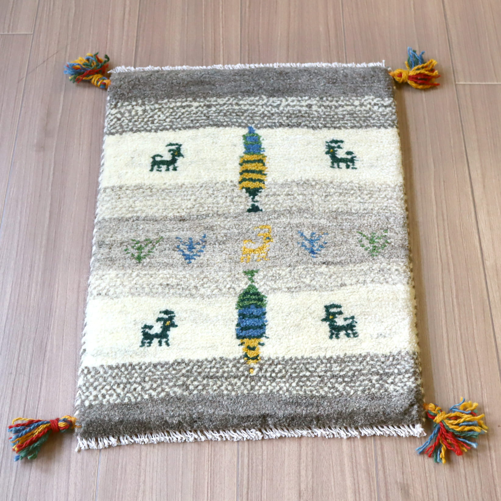 ギャッベ 手織り イラン産 54x40cm グレー　アイボリー　生命の木