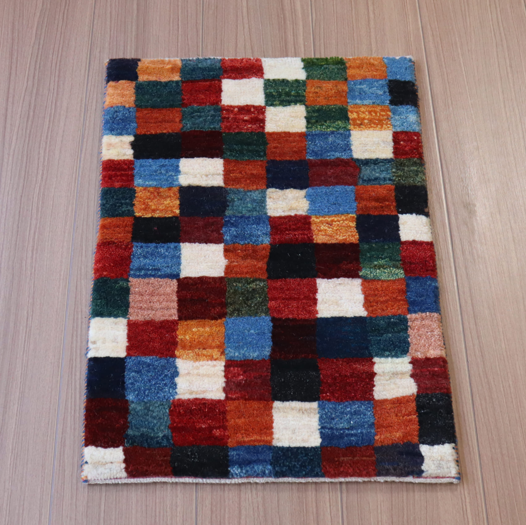 ギャッベ ミニサイズ ノウバフト 60x40cm カラフルなモザイクタイル