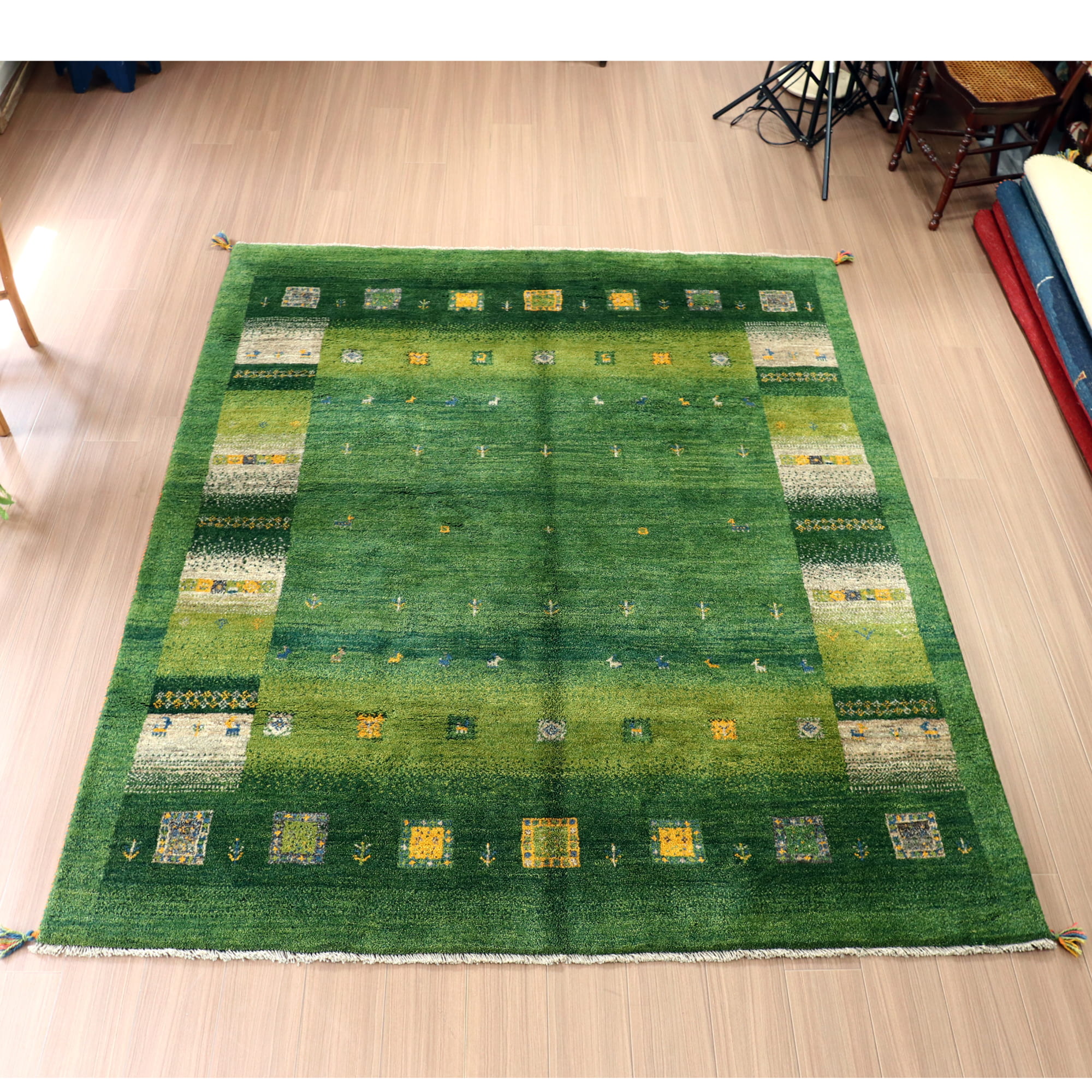 【15%OFF】ギャッベ イラン産 手織り 240x198cm グリーン　ベージュグラデーションのボーダー