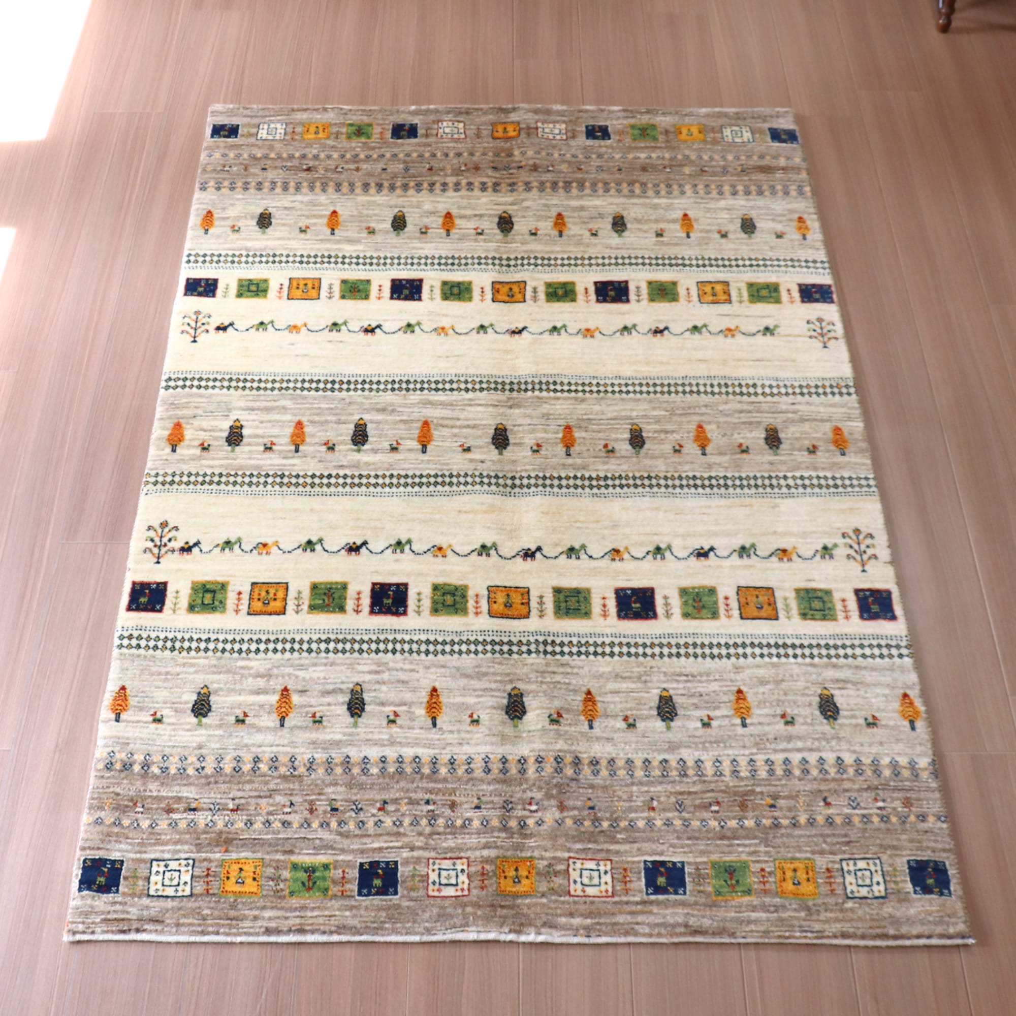 ギャッベ 細かな織り リズバフト 194x127cm ナチュラルグレー　イエローとブルーのタイル イラン産 手織り