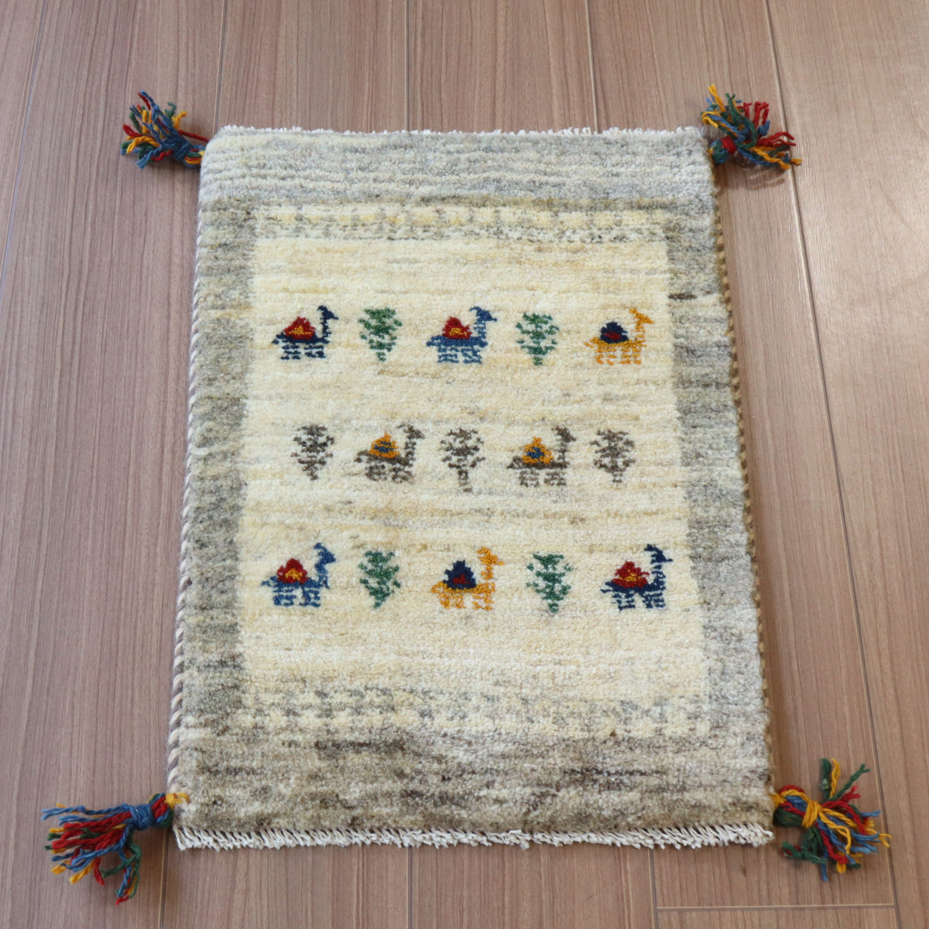 ギャッベ イランの手織りラグ GABBEH 60x39cm ラクダ