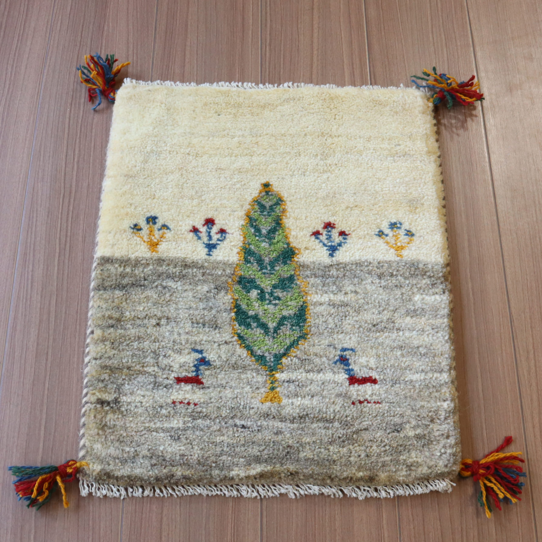 ギャッベ イランの手織りラグ GABBEH 56x44cm 糸杉