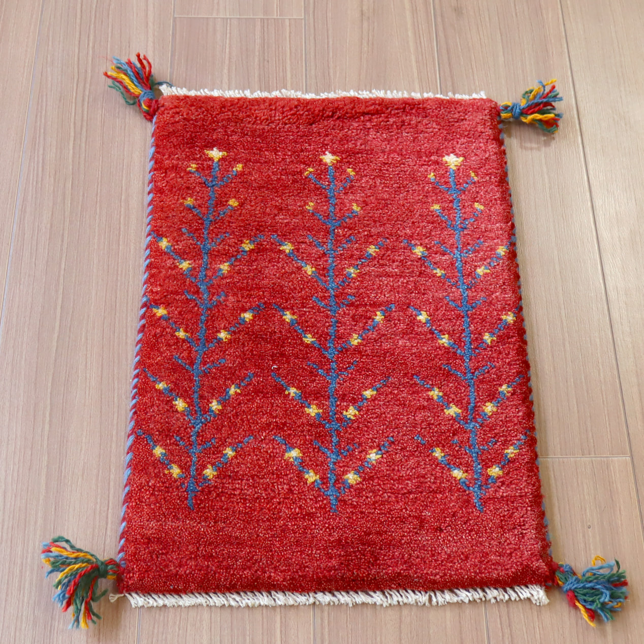 【15%OFF】ギャッベ ミニギャベ イラン　 61x39cm レッド　青い生命の木