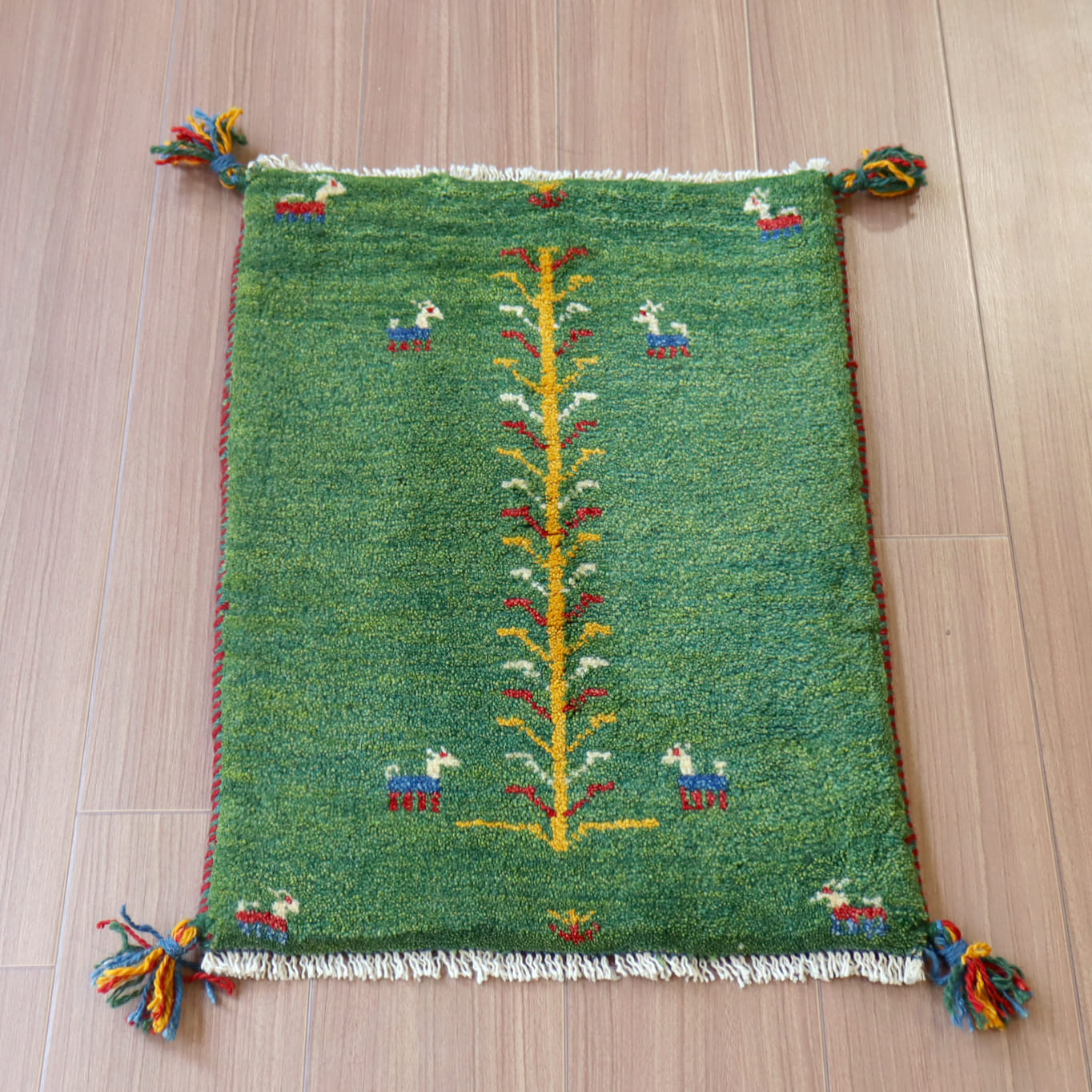 【15%OFF】ギャッベ ミニギャベ イラン　 61x44cm グリーン　生命の木と動物