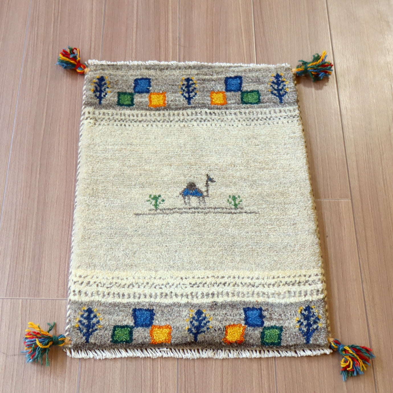 【15%OFF】ギャッベ ミニギャベ イラン　 58x42cm グレーベージュ　ラクダ