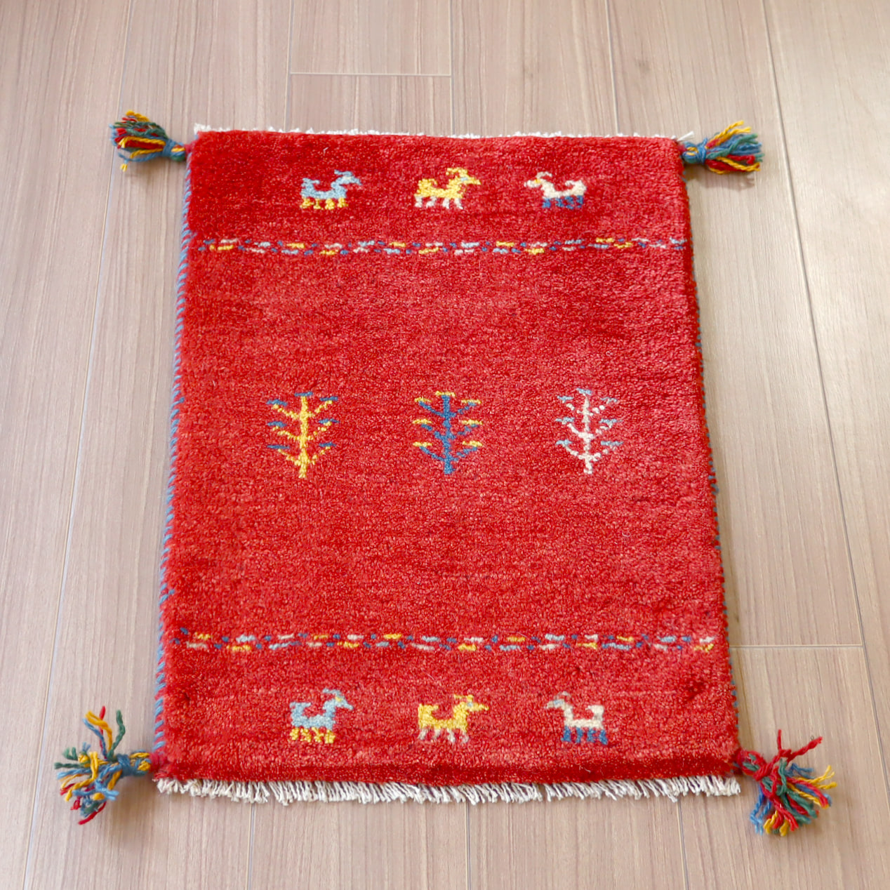 【15%OFF】ギャッベ ミニギャベ イラン　 62x43cm レッド　動物と草花モチーフ