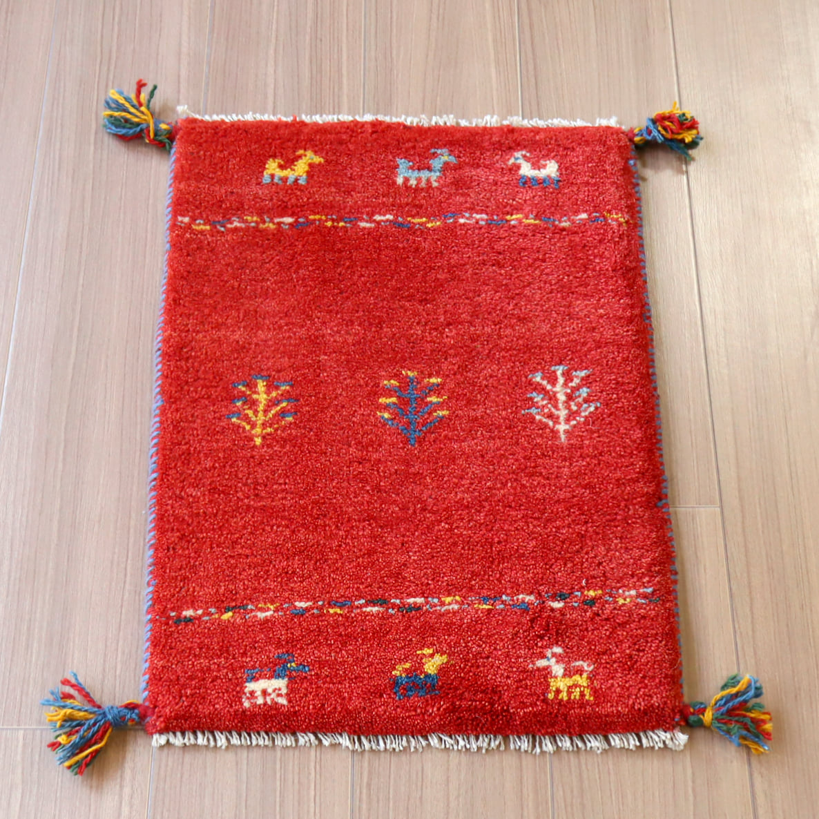 【15%OFF】ギャッベ ミニギャベ イラン　 63x43cm レッド　動物と草花モチーフ